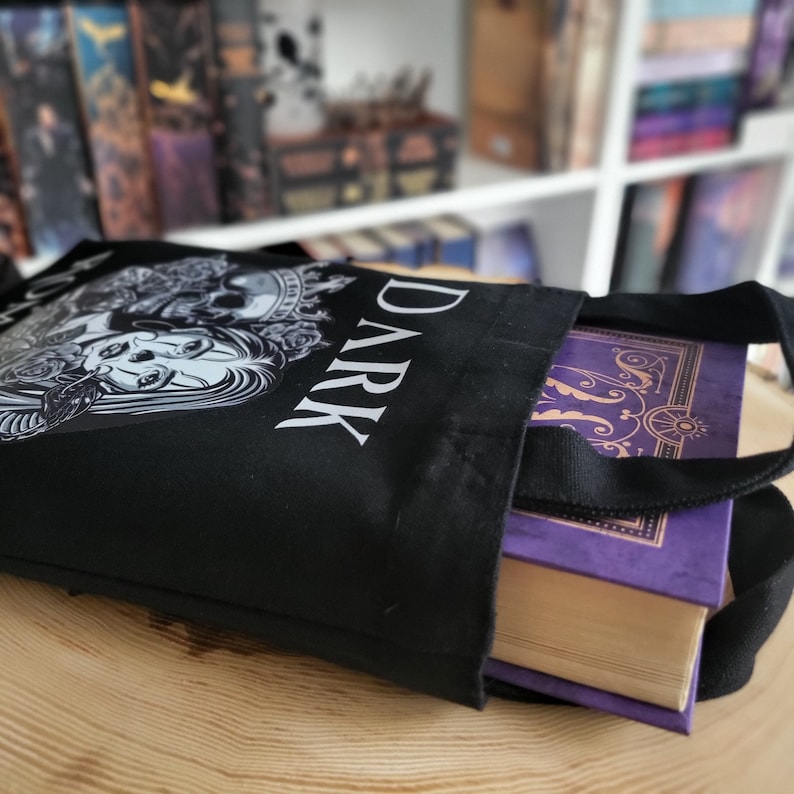 Buchtasche Dark Romance Geschenk für Buchliebhaber Buchhülle für Bücher Tasche für Bücher, E-Reader und Tablets Bild 3