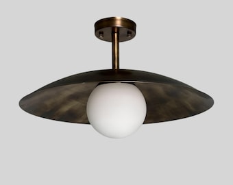 Lámpara empotrada de latón hecha a mano: pantalla de cristal lechoso, acabado antiguo