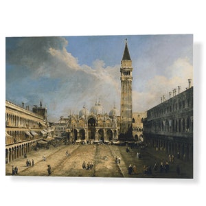 Könnte beinhalten: Ein Gemälde, das einen großen, offenen Platz in Venedig, Italien, zeigt. Der Platz ist von Gebäuden umgeben, darunter der Dogenpalast und die Markuskirche. Der Campanile, ein hoher Glockenturm, steht in der Mitte des Platzes. Der Himmel ist bewölkt und blau.