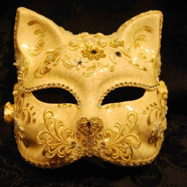 Masque de chat en papier mâché - Collection nuptiale « Into The White »