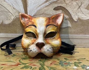 オリジナルのベネチアン猫マスク - 花飾り付きの青と白の猫マスク
