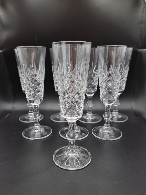 Beautiful Vintage Set of 8 Edinburgh Crystal Champagne Flutes 