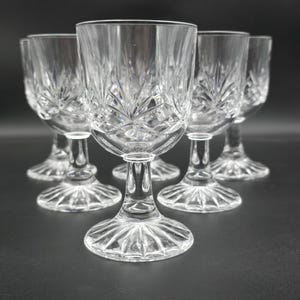Beautiful cut Set of 6 small Crystal wine glasses 175ml