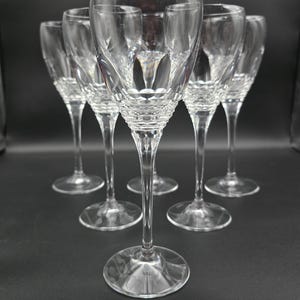 Set of 6 Edinburgh Crystal Portee Pattern Claret wine glasses. 250ml 22cm