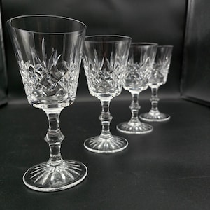Set of 4 Edinburgh Crystal Wine Glasses Lomond pattern 200ml 15.5cm tall