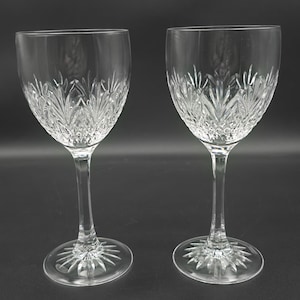 Pair of large Edinburgh Crystal Tweed Pattern wine glasses. 275ml boxed.