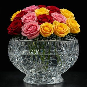 Vintage extra große handgeschliffene Bleikristall Windrad Rose Posy Blumenbogenvase. 7,5 "breites, Star-Cut-Basisdekor-Hochzeits-Tischdekoration