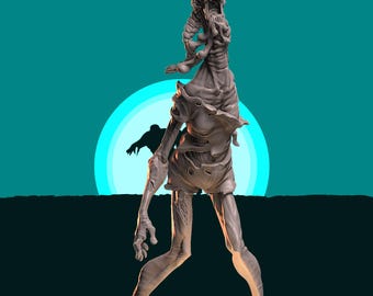 Könnte beinhalten: Eine graue, skelettartige humanoide Figur mit langem Hals, offenem Mund und geflochtenem Haar. Die Figur trägt ein zerfetztes Oberteil und eine kurze Hose und steht in einer dynamischen Pose vor einem türkisfarbenen Hintergrund mit Lichtkreis.