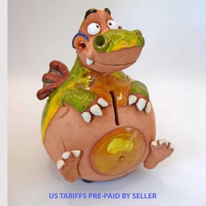 Cofrinho de Dragão: Decoração Infantil Fantástica - Midene Art Studio - Cerâmica de Barro Feita à Mão