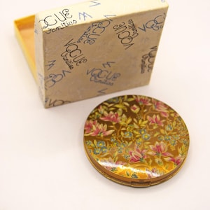 Rare Design Vogue Vanities 1950s Floral Powder Compact in Original Box. Beauty Accessories. Cosmetics.