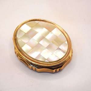 Vintage Kigu Musical Powder Compact – Mother of Pearl Inlay, Gold Tone, 1950s Vanity Accessory