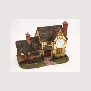 W. Widdop Country Cottage Clock: Vintage Ceramic Mantel Timepiece