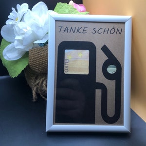 Geld om je tank te vullen, wensvervuller, cadeau om te geven als verjaardag, Kerstmis, geld, pensioen, cadeaubon, auto