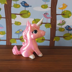 Small cute unicorn figure in pink with glitter