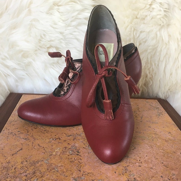 LOUIS XIV French Rococo Style Maroon Leather Lace Strips & Scallop Trim Mary Jane Shoes. Size US 6. In Like New Condition. Made In Japan.