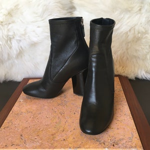 Genuine Leather Made In Spain Chunky Heels Ankle Boots. Size 5/35. In Excellent Vintage Condition.