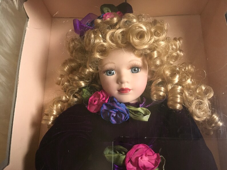 Melissa Jane 1998 Victorian Collection Genuine Porcelain Doll. New in