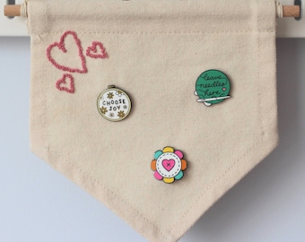 Needle minder display banner (small) with heart design - pin display banner