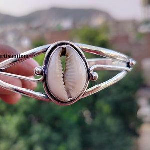 Bellissimo bracciale Money Cowrie di design, bracciale in argento sterling 925, bracciale in conchiglia, bracciale con polsino in conchiglia di ciprea, bracciale fatto a mano, bracciale naturale