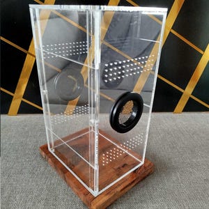 A unique enclosure / / additional side ventilation. Terrarium for tarantulas, jumping spiders, mantises, plants,- magnetic doors-wooden base