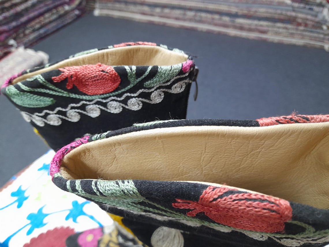 Handmade Suede Floral Boots, Boho Chic Leather Lined, Foto 3 von 5