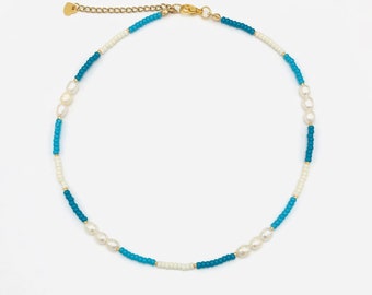Blue and white bead necklace with freshwater pearls, stylish, timeless adjustable necklace, elegant choker in a mix of blue and white