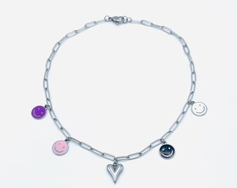 Bedelketting met hartje en smiley’s, schakelketting met vijf bedels, hippe charm ketting, stainless steel ketting én bedels, trendy en