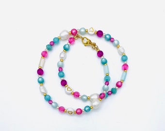 Unique harmony: Bead necklace in pink, blue, white and gold (or silver), an enchanting summer mix of colors and style, lively, graceful