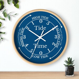 Nautical Tide Clock (standard 12h) – Personalized Large Wall Clock in Navy Blue, Custom Round Non-Ticking Wooden Decor for Beach Ambiance