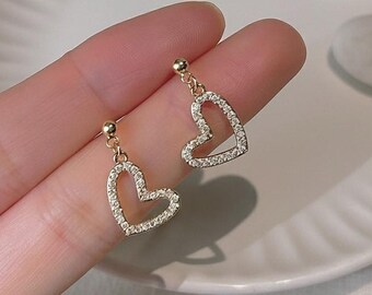 Pendientes de botón con forma de corazón y circonitas / Joyería minimalista para el día a día para ella