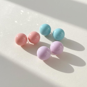 Bunte Harz Kugel Ohrstecker - Geometrische Macaron Schmuck für den Alltag
