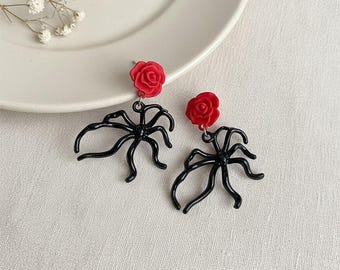 Vintage rote Rose Ohrringe | Künstlerisches Black Line Design