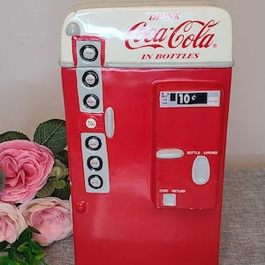GIBSON 2001 Coca Cola Vending Machine Cookie Jar