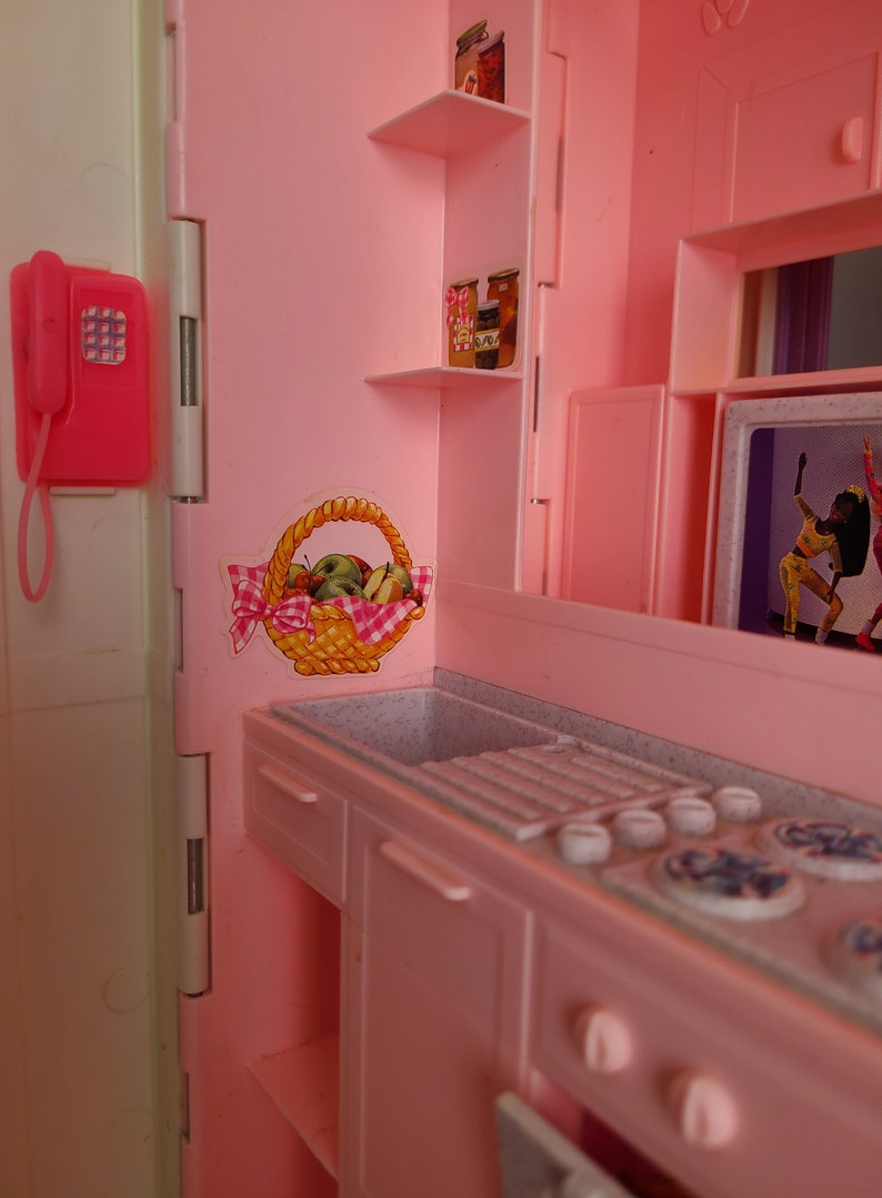 fold n fun house barbie