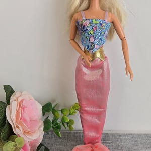 Vintage 1998 Blonde Barbie doll