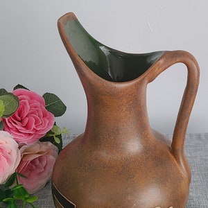 Dzbanek ceramiczny z czerwonej gliny z Meksyku z zielonym szkliwionym wnętrzem