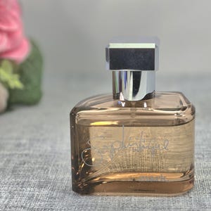 Discontinued Avon Mark Sophistique Eau De Toilette Spray 1.7 Oz 50ml Vintage Perfume For Women Rare Fragrance 2009 Cozy Cashmere Amber 90%