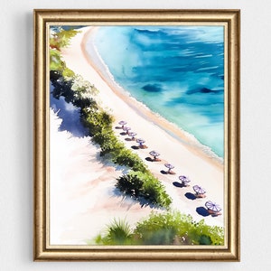 Puede incluir: Una pintura de acuarela de una escena de playa con agua turquesa, arena blanca y arbustos verdes. Hay varias sillas de playa y sombrillas alineadas a lo largo de la costa.