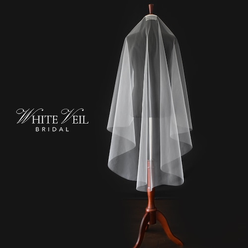 1 étage de voile de mariée à peine visible