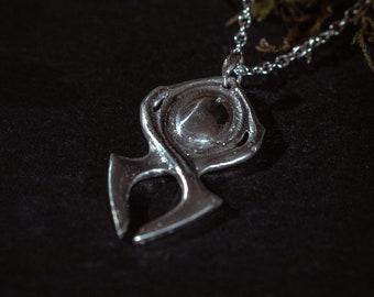 Colgante de plata inspirado en los Horadrim de los juegos de Diablo.