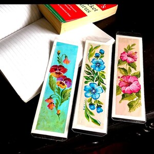 Regalo per gli amanti dei libri - Bestie Tiny Art - Piccolo regalo dipinto a mano per le donne.