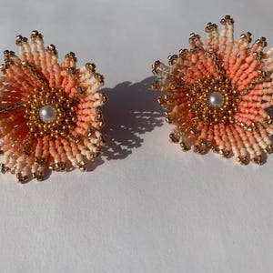 Handgemaakte bloem kralenoorbellen, unieke bloemen kralenoorbellen, elegante oorbellen, exclusief cadeau voor haar, delicaat statementstuk