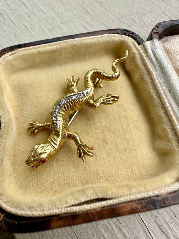 Vintage 18ct Yellow Gold and Diamond Lizard Brooch