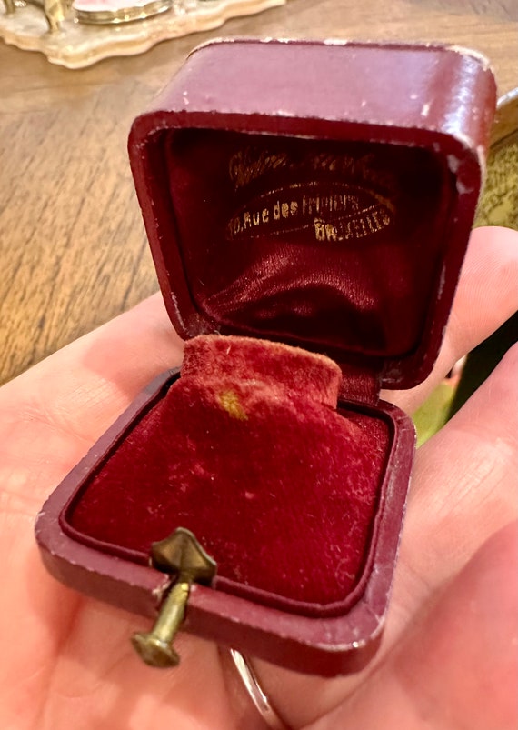 antique leather ring box Gem