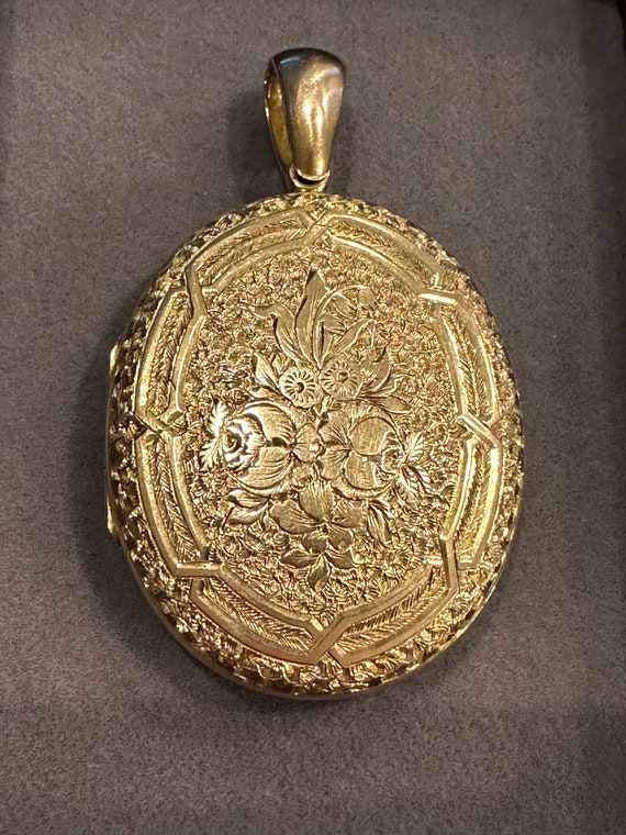 Large Antique Victorian Locket Pendant 15ct Gold 1