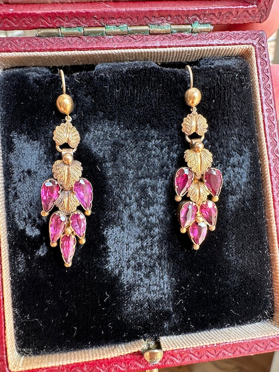 Antique Victorian 20ct Gold and Foiled Garnet Drop