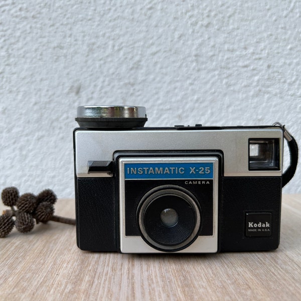 1970s Vintage Kodak Instamatic X-25 Film Camera with Four Magicubes