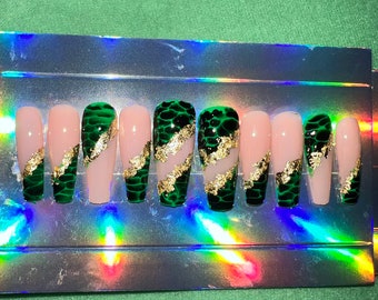 Green & gold press on nail set