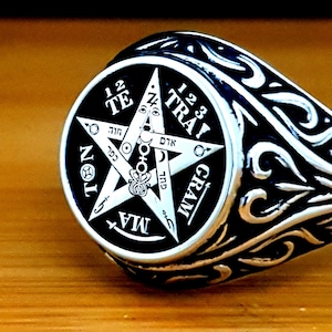Family crest ring,Custom Made Family Coat of Arms Signet Ring, Personalized Coat of Arms Ring, Personalized Ring,badge and logo preview