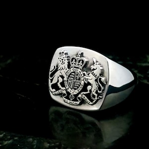 United Kingdom coat of arms and the british royal crown coat of arms, Signet Ring, Crest Ring, Family Crest Signet Ring Christmas Gift